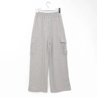 Cargo pants with slanted pockets
