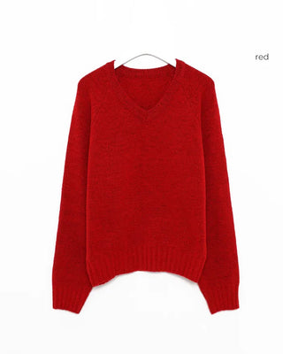 V-neck stitched raglan knit sweater
