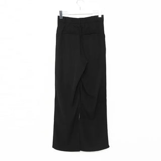 Two-button pleated slacks