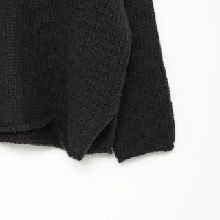 Loose-fit V-neck knit