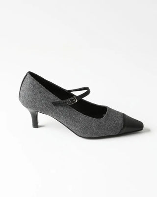Pointed-toe strap heels