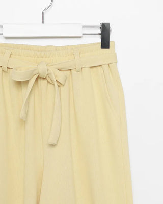 Wide-leg pants with waist ribbon