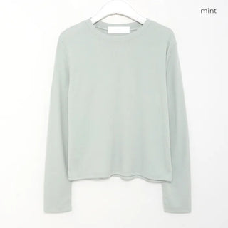 Soft basic long-sleeved T-shirt
