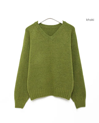 V-neck raglan shoulder wide rib sweater