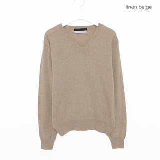 Light cashmere V-neck knitwear