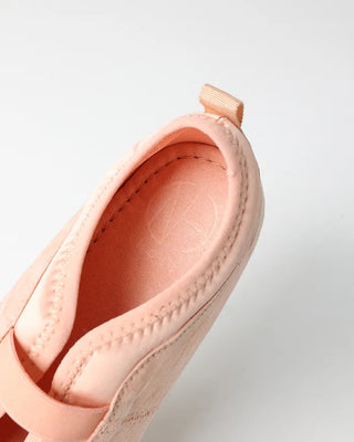 Double-line flat shoes