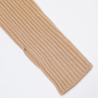 Hand warmer high neck T-shirt