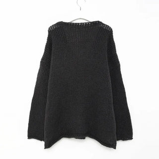 Loose-fit V-neck knit