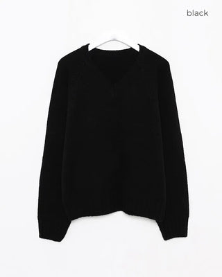 V-neck loose-fit knit