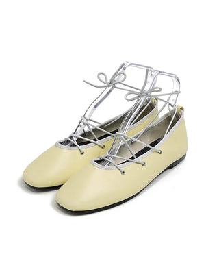 Lace-up flat shoes