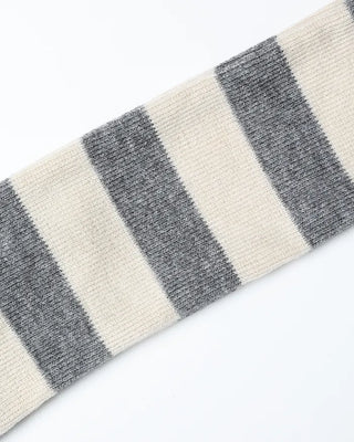 Scalloped hem border knee-high socks