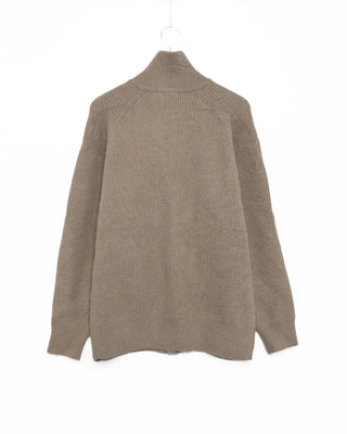 Simple 2-way knit zip-up