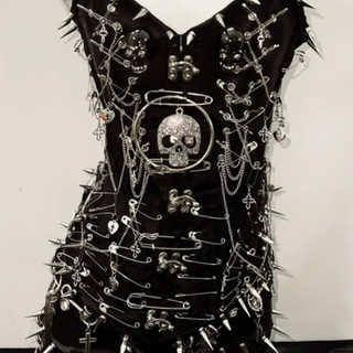 V neck skull applique rivet metal chain top