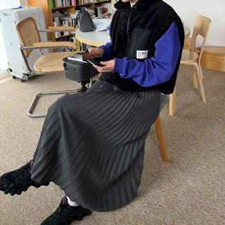 Pleated long skirt