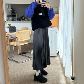 Pleated long skirt