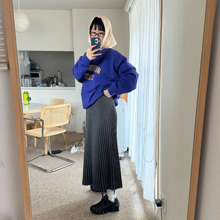 Pleated long skirt