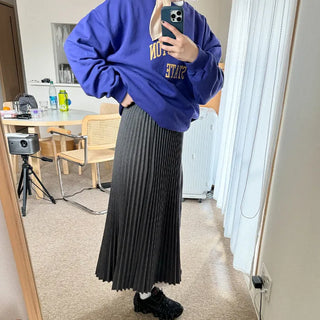Pleated long skirt