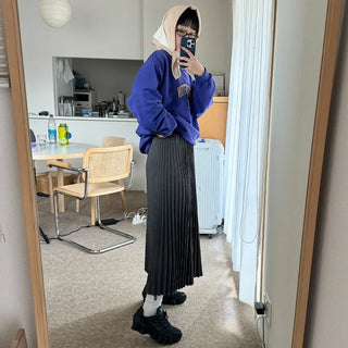 Pleated long skirt