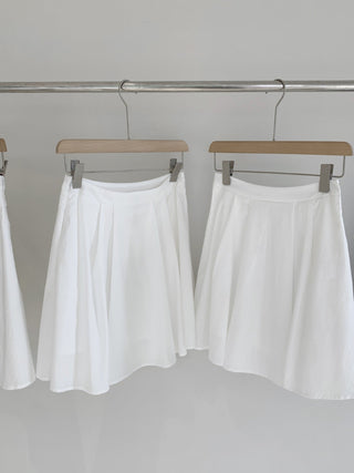 Pleated White skirt