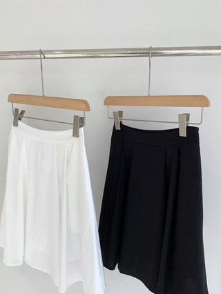Pleated White skirt