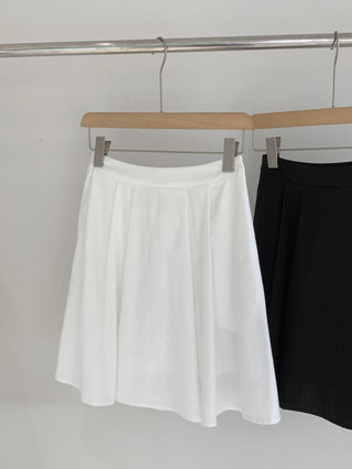 Pleated White skirt