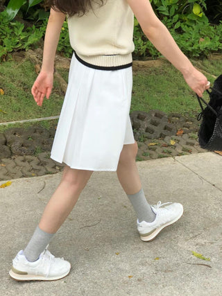 Pleated White skirt
