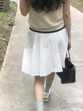 Pleated White skirt