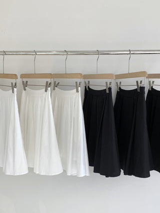 Pleated White skirt