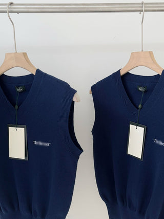 Solid knit vest