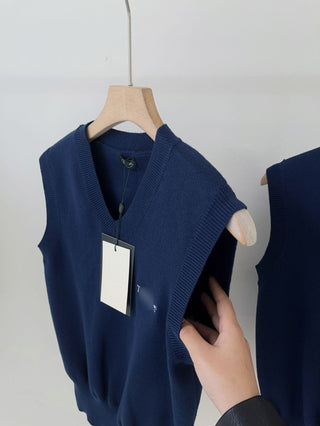 Solid knit vest