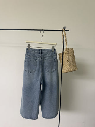 Five-point denim shorts