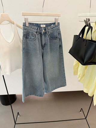 Five-point denim shorts