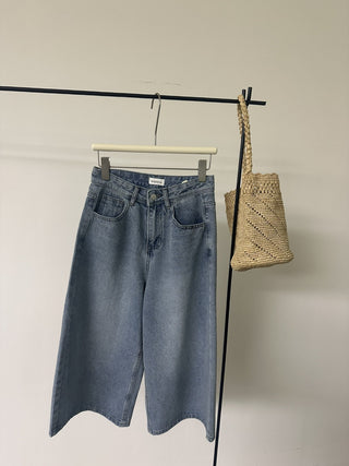 Five-point denim shorts