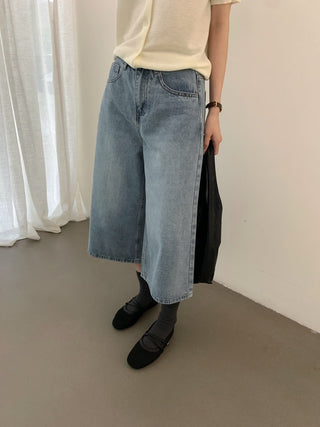 Five-point denim shorts