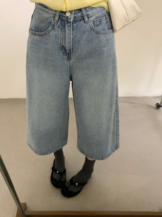 Five-point denim shorts