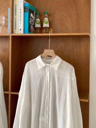 White loose shirt