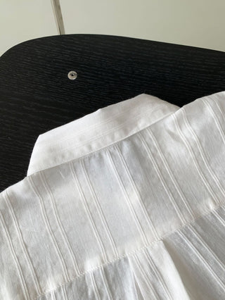 White loose shirt