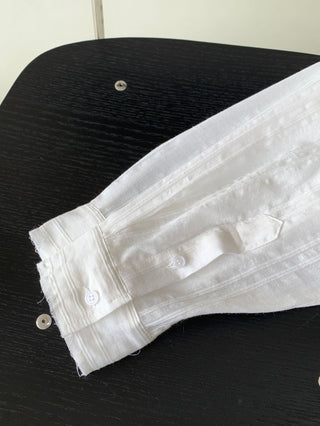 White loose shirt