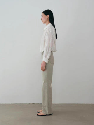 White loose shirt
