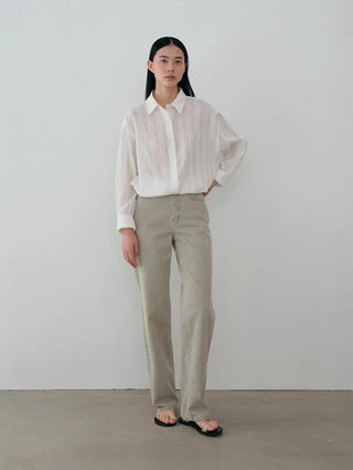 White loose shirt