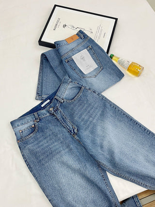White straight jeans
