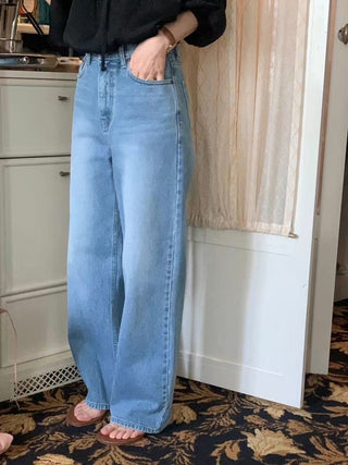 White straight jeans
