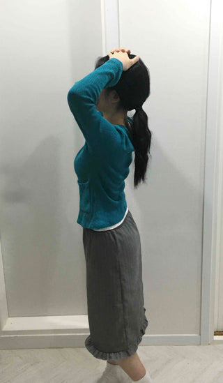 Unique Point Button Waist Shirred Pep Rum Knit Cardigan