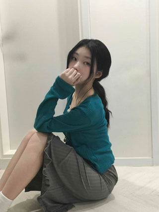 Unique Point Button Waist Shirred Pep Rum Knit Cardigan
