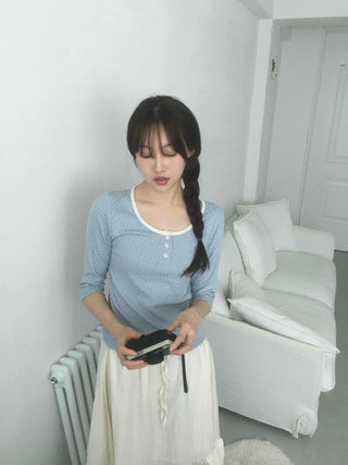 Unique Vintage U-Neck 3/4 Sleeve T-shirt