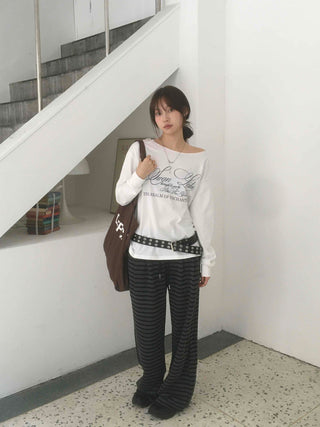 Lettering One-Off-Shoulder Loose-Fit Long-Sleeve T-Shirt
