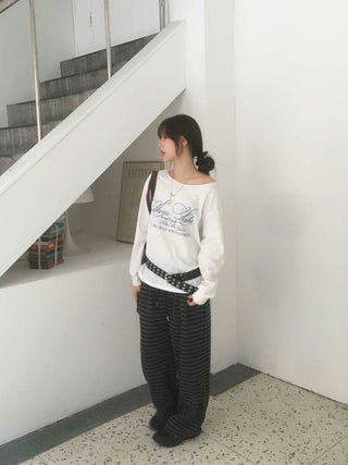 Lettering One-Off-Shoulder Loose-Fit Long-Sleeve T-Shirt