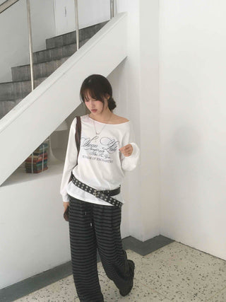Lettering One-Off-Shoulder Loose-Fit Long-Sleeve T-Shirt