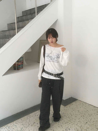 Lettering One-Off-Shoulder Loose-Fit Long-Sleeve T-Shirt