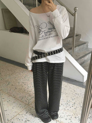 Lettering One-Off-Shoulder Loose-Fit Long-Sleeve T-Shirt